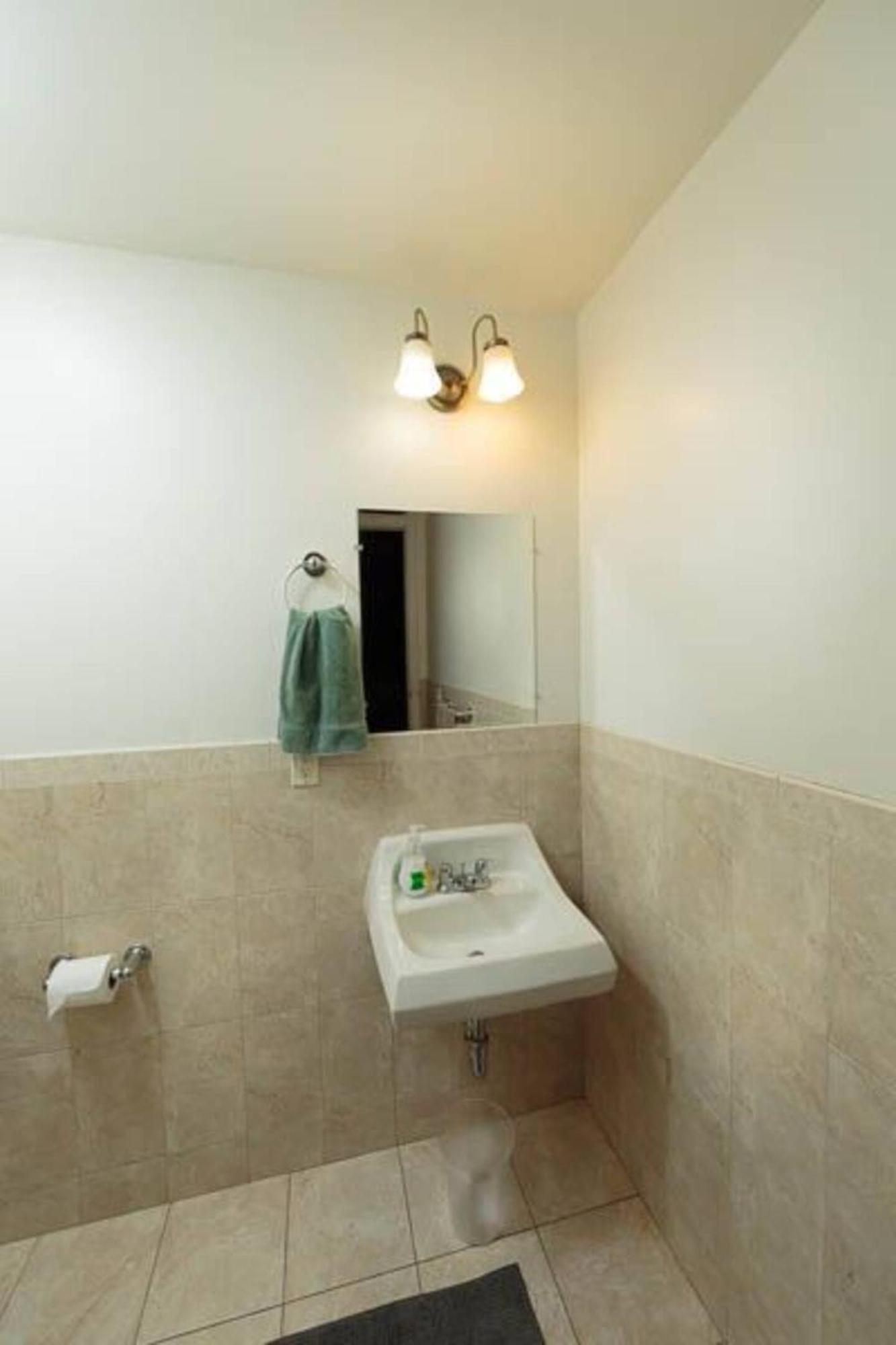 Apartment Sunny Private Room,longwood, 10min Walk To Fenway Brookline