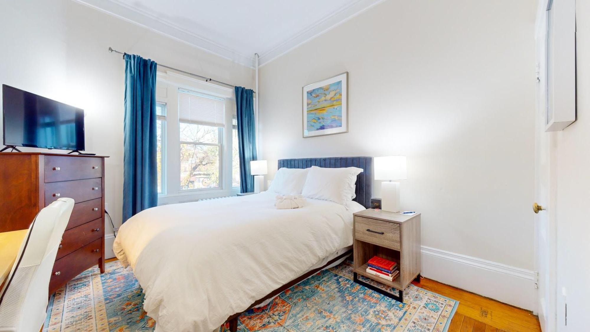 Sunny Private Room,longwood, 10min Walk To Fenway Brookline