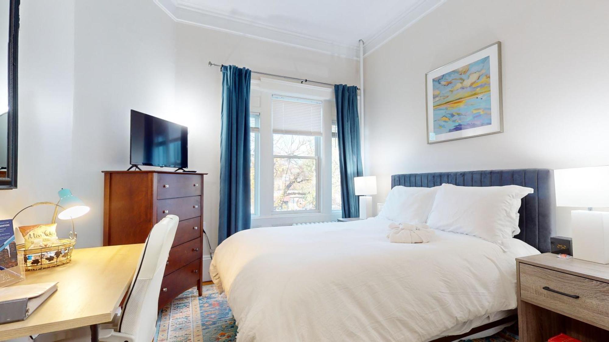Sunny Private Room,longwood, 10min Walk To Fenway * Brookline